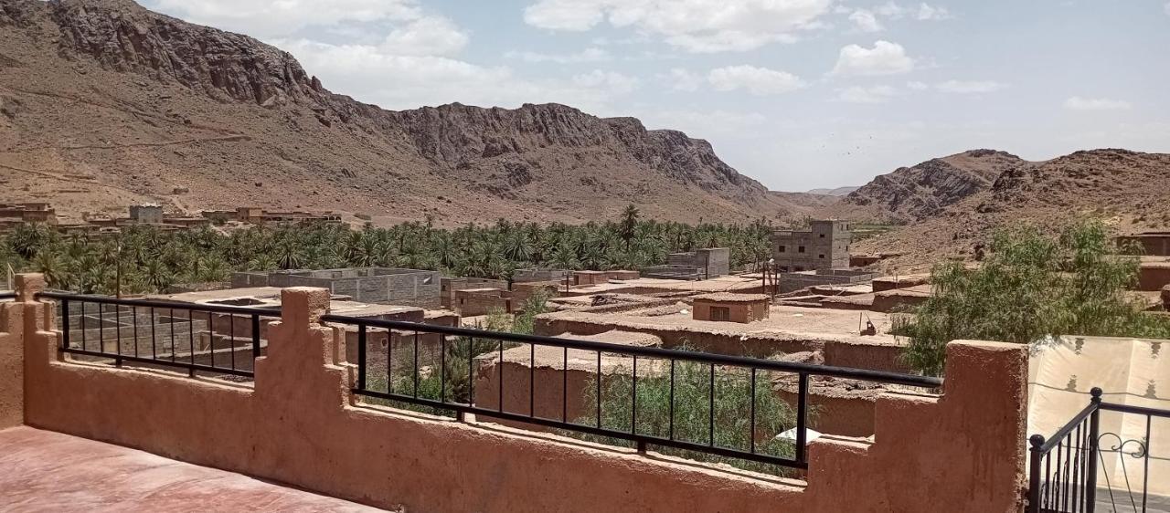 Auberge Restaurant Tissili " Oasis De Fint" Exteriör bild