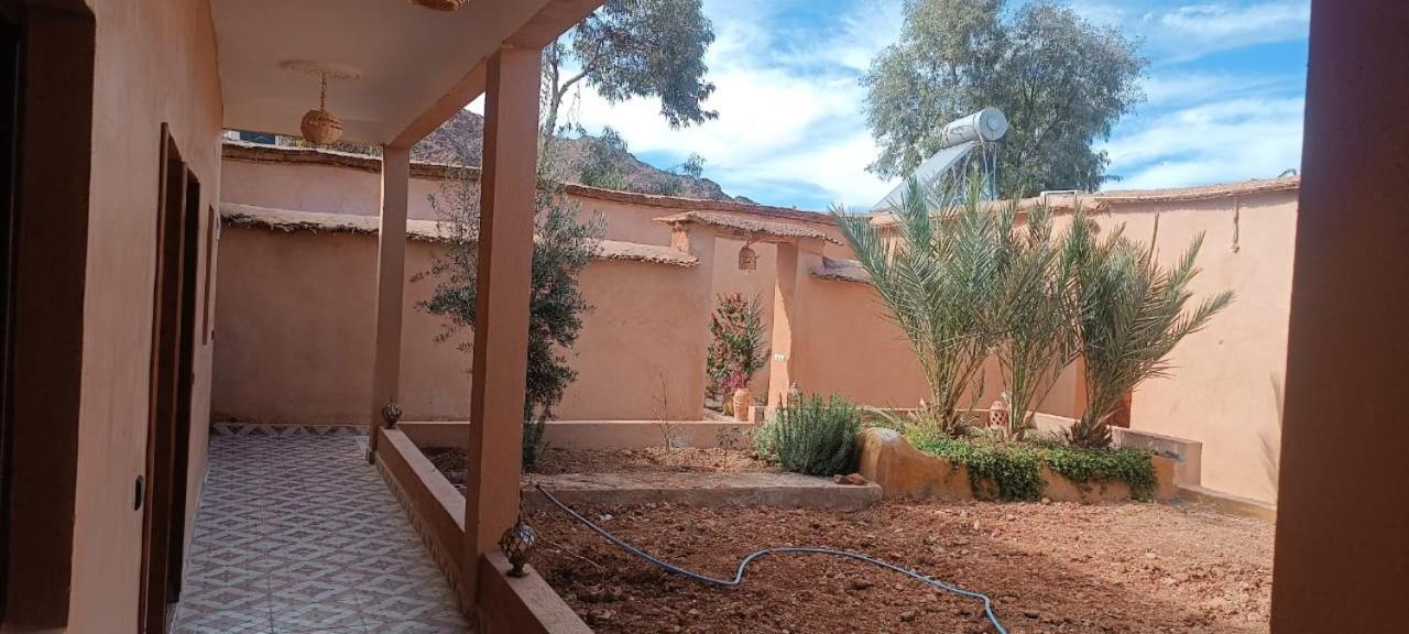 Auberge Restaurant Tissili " Oasis De Fint" Exteriör bild