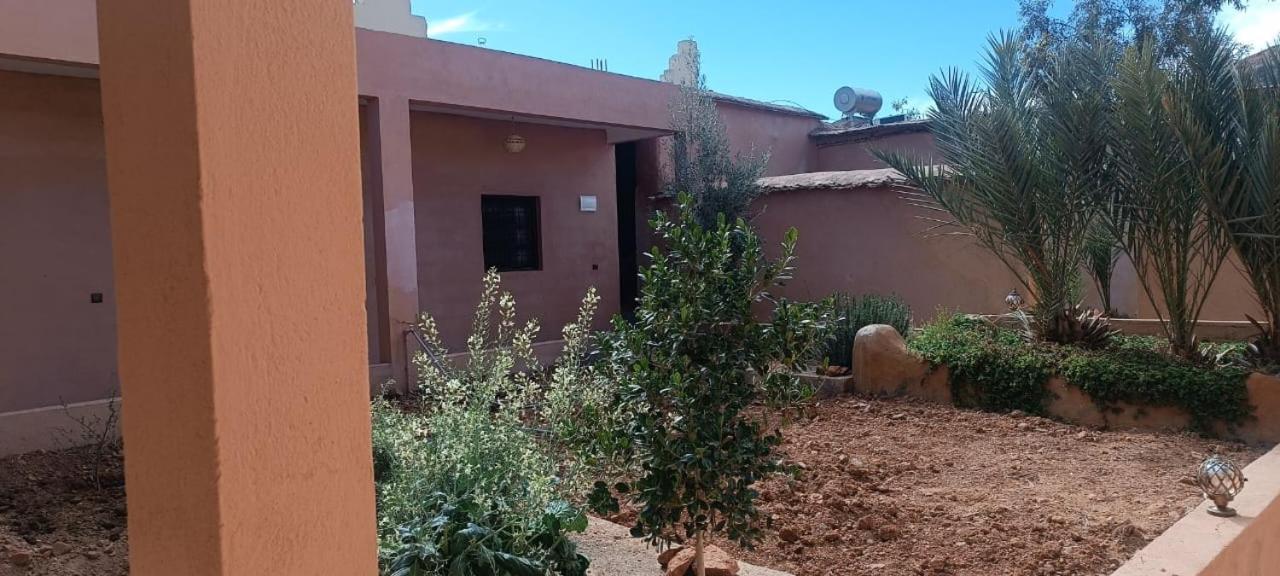 Auberge Restaurant Tissili " Oasis De Fint" Exteriör bild