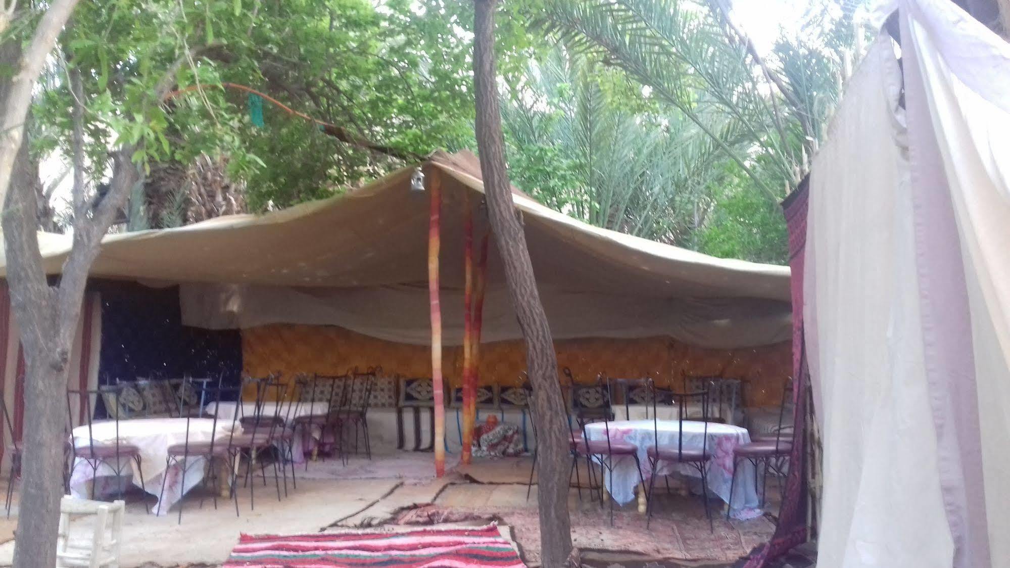 Auberge Restaurant Tissili " Oasis De Fint" Exteriör bild